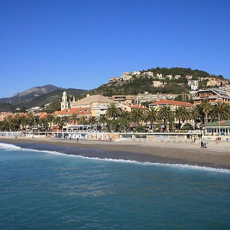 Holiday In Pietra Ligure Eksteriør billede