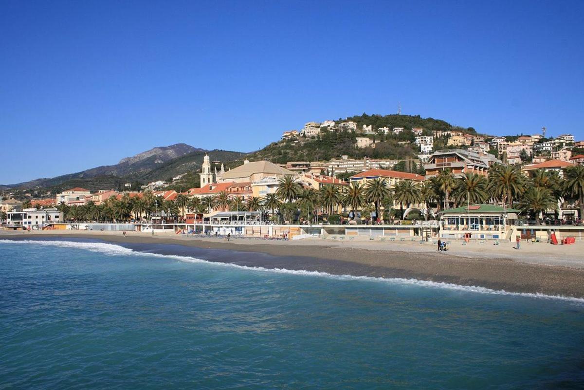 Holiday In Pietra Ligure Eksteriør billede